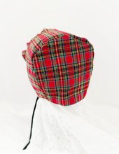 Load image into Gallery viewer, Classic Holiday Bonnet